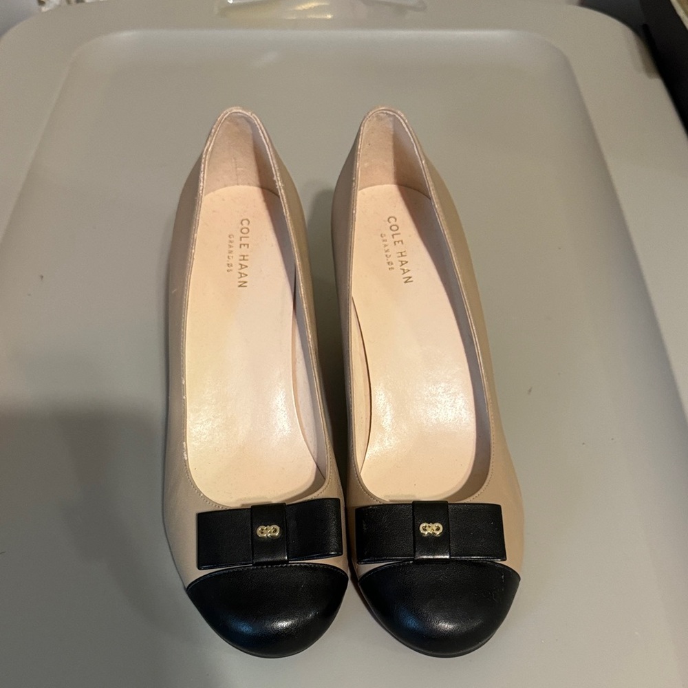 Cole Haan Women's Black and Cream Flats